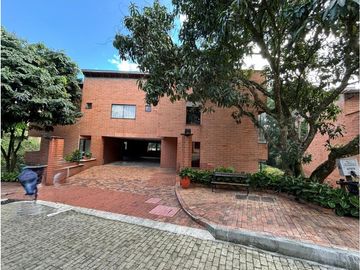 VENTA  AMPLIO APARTAMENTO DUPLEX UNIDAD CERRADA SAN LUCAS EL POBLADO