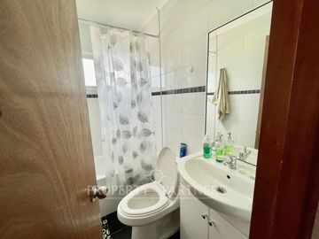 Oportunidad!!! Amplia casa mediterránea con excelente conectividad