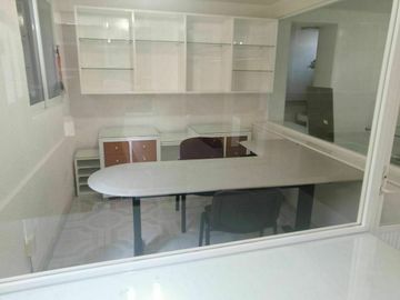 RENTO LOCAL AMUEBLADO PROPIO PARA OFICINA, DESPACHO, CONSULTORIO, ETC