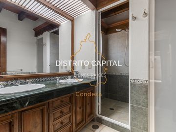 Casa estilo colonial en el Club de Golf San Carlos, Metepec, Estado de México