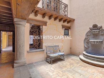 Casa estilo colonial en el Club de Golf San Carlos, Metepec, Estado de México