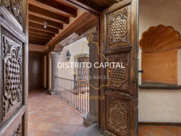 Casa estilo colonial en el Club de Golf San Carlos, Metepec, Estado de México
