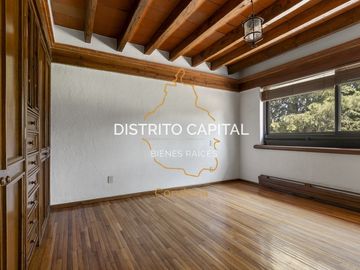 Casa estilo colonial en el Club de Golf San Carlos, Metepec, Estado de México