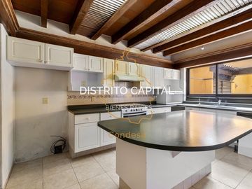 Casa estilo colonial en el Club de Golf San Carlos, Metepec, Estado de México