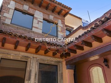 Casa estilo colonial en el Club de Golf San Carlos, Metepec, Estado de México