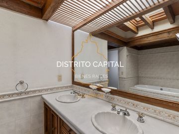 Casa estilo colonial en el Club de Golf San Carlos, Metepec, Estado de México