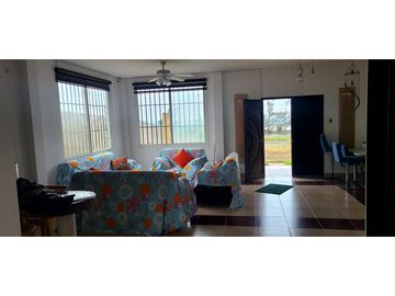 Se vende Casa amoblada con vista al mar Puerto Cayo Ecuador.