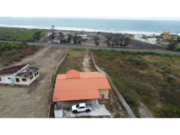Se vende Casa amoblada con vista al mar Puerto Cayo Ecuador.