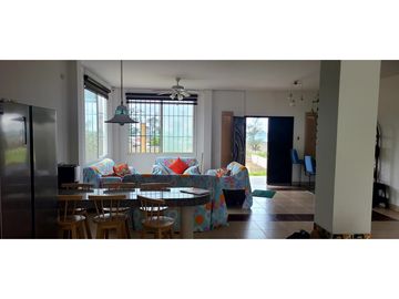 Se vende Casa amoblada con vista al mar Puerto Cayo Ecuador.