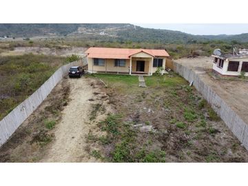 Se vende Casa amoblada con vista al mar Puerto Cayo Ecuador.