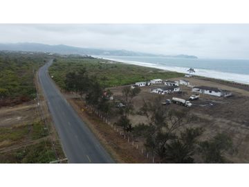 Se vende Casa amoblada con vista al mar Puerto Cayo Ecuador.