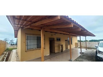 Se vende Casa amoblada con vista al mar Puerto Cayo Ecuador.