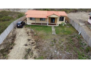 Se vende Casa amoblada con vista al mar Puerto Cayo Ecuador.