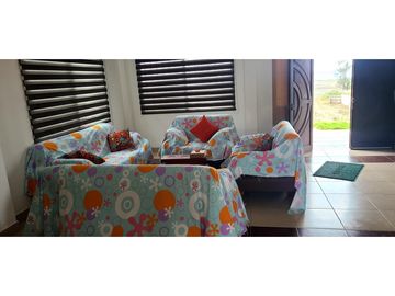 Se vende Casa amoblada con vista al mar Puerto Cayo Ecuador.