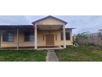 Se vende Casa amoblada con vista al mar Puerto Cayo Ecuador.