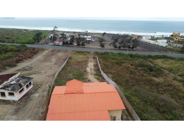 Se vende Casa amoblada con vista al mar Puerto Cayo Ecuador.