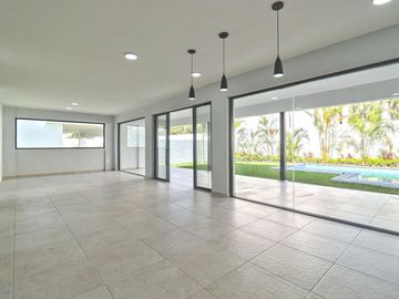 CASA MODERNA MINIMALISTA EN PARAISO COUNTRY CLUB
