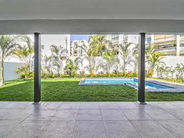 CASA MODERNA MINIMALISTA EN PARAISO COUNTRY CLUB