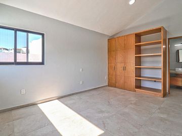 CASA MODERNA MINIMALISTA EN PARAISO COUNTRY CLUB