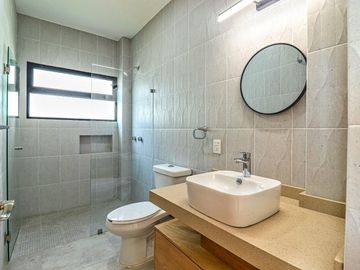 CASA MODERNA MINIMALISTA EN PARAISO COUNTRY CLUB