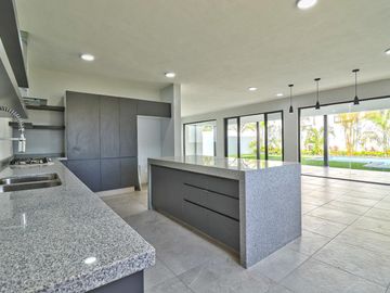 CASA MODERNA MINIMALISTA EN PARAISO COUNTRY CLUB