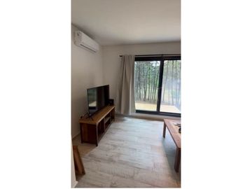 Departamento de 3 ambientes con amplia terraza. Villa Robles