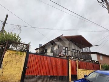 Casa en Venta en LA CAPILLA / ROLANDO PETERSEN