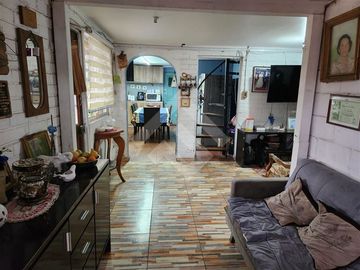 Casa en Venta en LA CAPILLA / ROLANDO PETERSEN