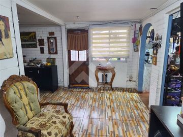 Casa en Venta en LA CAPILLA / ROLANDO PETERSEN