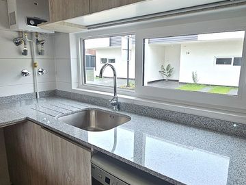 VENDE CASA EN CONDOMINIO EN CHIGUAYANTE.