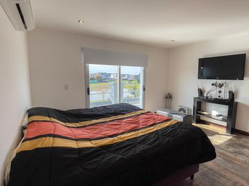 CASA EN VENTA CON FONDO A LA LAGUNA BARRIO SAN LUCAS-CANNING