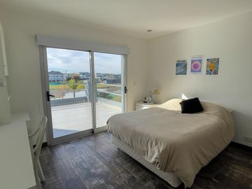 CASA EN VENTA CON FONDO A LA LAGUNA BARRIO SAN LUCAS-CANNING