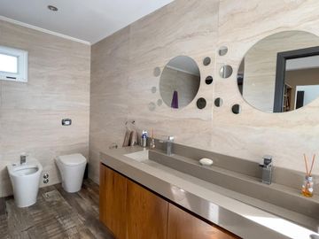 CASA EN VENTA CON FONDO A LA LAGUNA BARRIO SAN LUCAS-CANNING