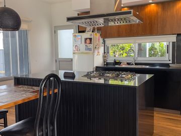CASA EN VENTA CON FONDO A LA LAGUNA BARRIO SAN LUCAS-CANNING