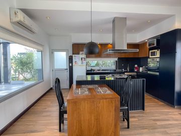 CASA EN VENTA CON FONDO A LA LAGUNA BARRIO SAN LUCAS-CANNING
