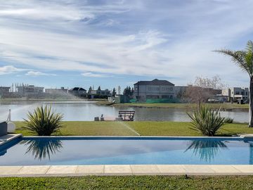 CASA EN VENTA CON FONDO A LA LAGUNA BARRIO SAN LUCAS-CANNING