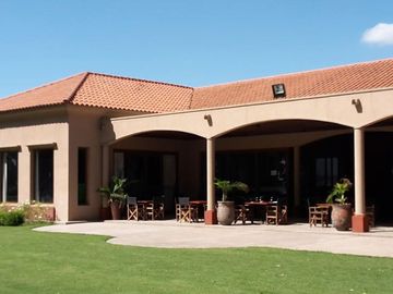 CASA EN VENTA CON FONDO A LA LAGUNA BARRIO SAN LUCAS-CANNING