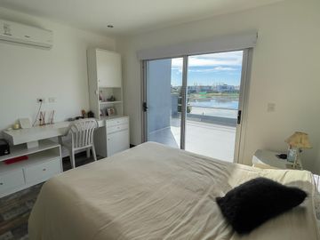 CASA EN VENTA CON FONDO A LA LAGUNA BARRIO SAN LUCAS-CANNING