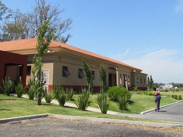 CASA EN VENTA CON FONDO A LA LAGUNA BARRIO SAN LUCAS-CANNING