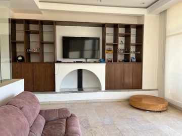 HACIENDA DE LAS PALMAS HERMOSA CASA CON ESTRICTA VIGILANCIA