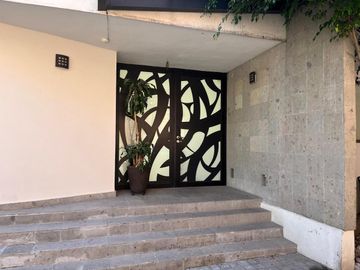 HACIENDA DE LAS PALMAS HERMOSA CASA CON ESTRICTA VIGILANCIA