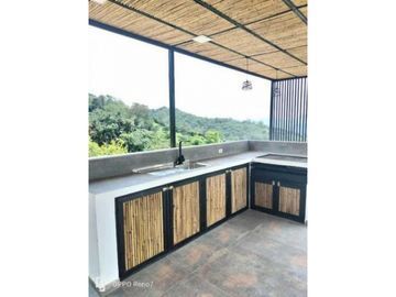 Venta de casa campestre de 1108 M2 en 890 mill en La Mesa Cund