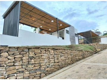 Venta de casa campestre de 1108 M2 en 890 mill en La Mesa Cund