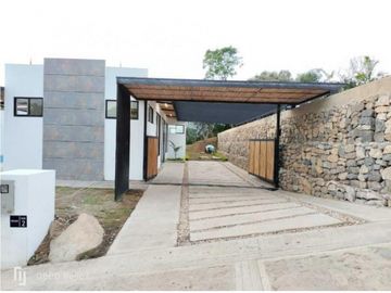 Venta de casa campestre de 1108 M2 en 890 mill en La Mesa Cund