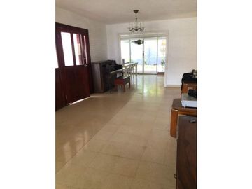 SE VENDE AMPLIA CASA EN SAN ANTONIO