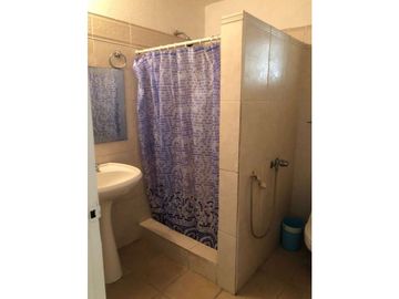 SE VENDE AMPLIA CASA EN SAN ANTONIO