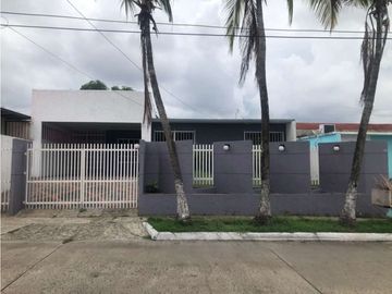 SE VENDE AMPLIA CASA EN SAN ANTONIO