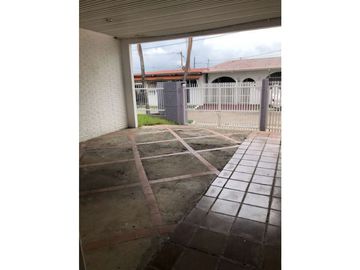SE VENDE AMPLIA CASA EN SAN ANTONIO