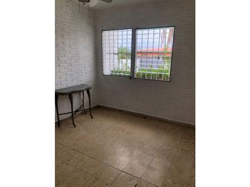 SE VENDE AMPLIA CASA EN SAN ANTONIO