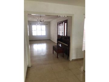 SE VENDE AMPLIA CASA EN SAN ANTONIO